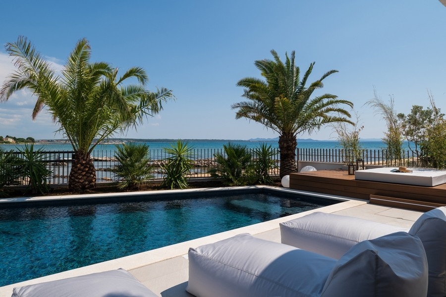 Villa in prima fila al mare in vendita nella regione di Zadar.