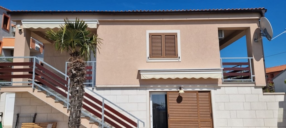Casa con due appartamenti sul mare - immobile H3878, Croazia.