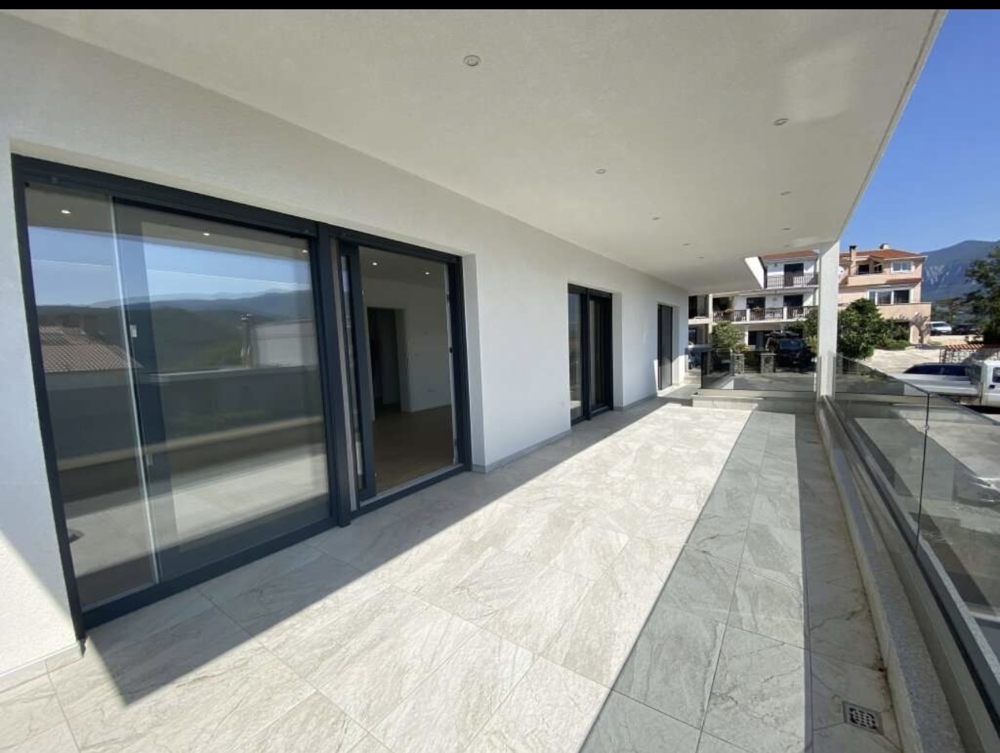Ampia terrazza con accesso alla zona giorno