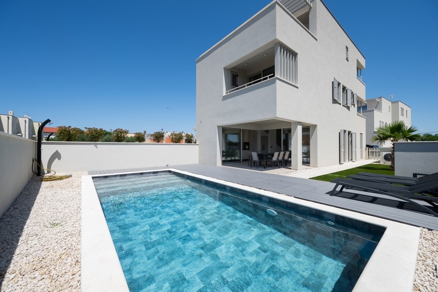 Casa bifamiliare con vista mare in vendita a Privlaka, Croazia, H3883