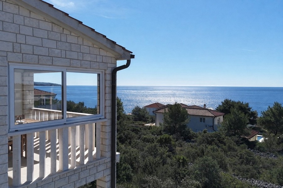 Casa con vista mare vicino a Rogoznica, Dalmazia.
