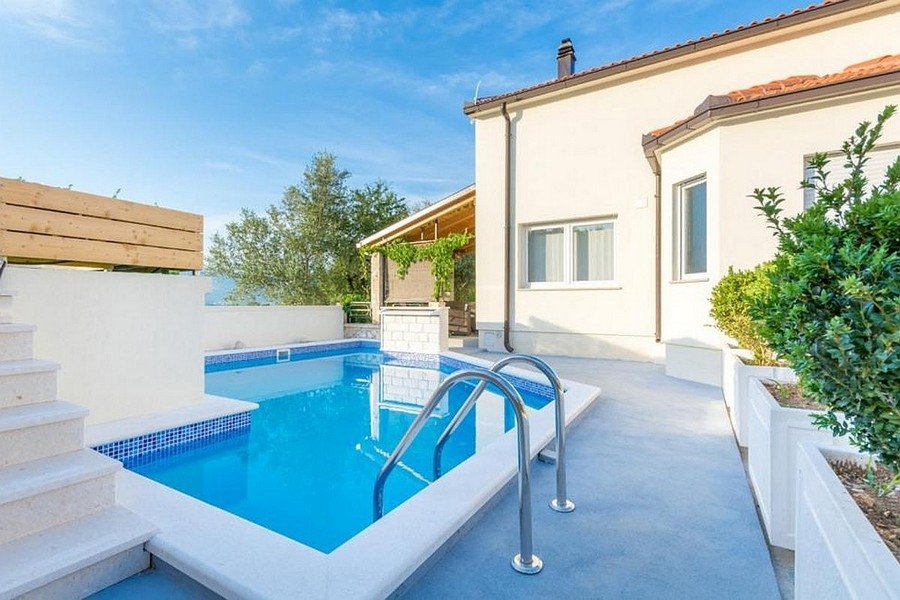 Casa con piscina in vendita a Ciovo in Croazia - Panorama Scouting H3894