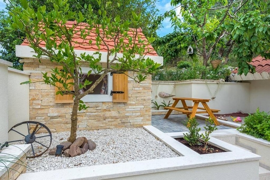 Cucina estiva con zona pranzo coperta dell'offerta H3894 in Croazia.