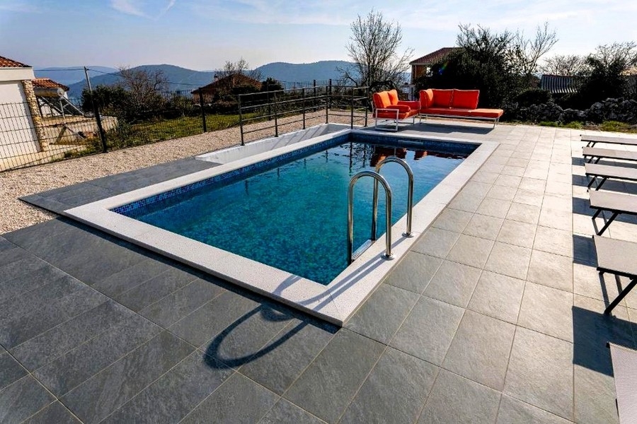 Piscina riscaldata dell'immobile H3900, Croazia.