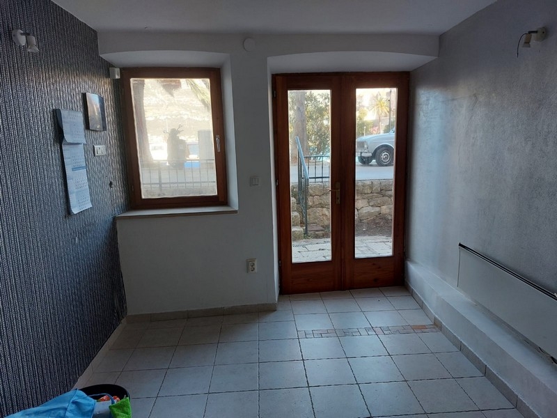 Locale al piano terra con accesso verso l'esterno