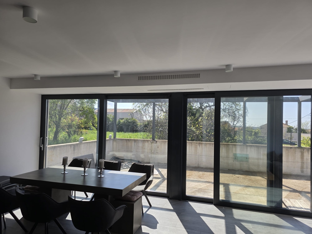 La casa si trova in posizione tranquilla vicino a Porec - immobile H3909.