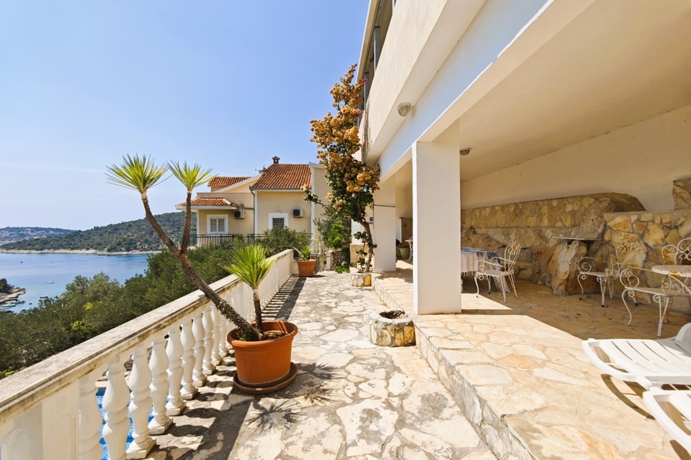 Terrazza con vista mare e posti a sedere