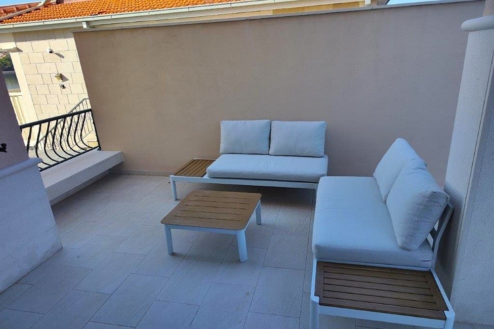 Terrazza con mobili lounge e zona salotto