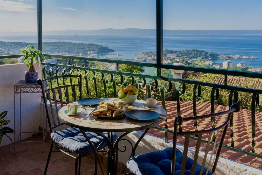 Casa con bella vista mare in vendita a Makarska, Croazia.