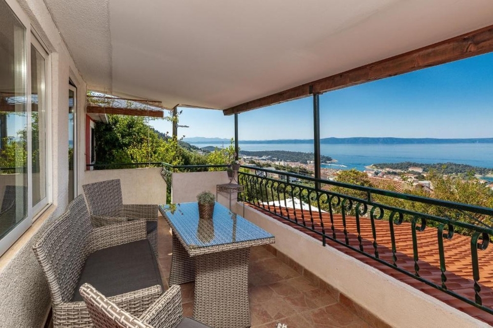 Vista mare dalla terrazza dell'immobile H3914 a Makarska, Croazia.