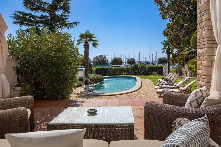 Villa con piscina vicino al mare a Umag, Istria.