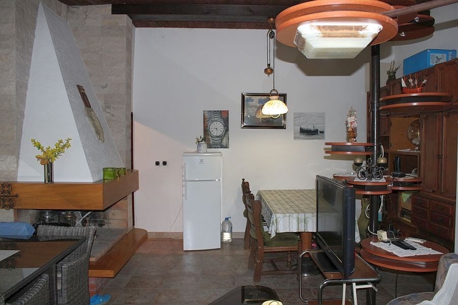 Soggiorno aperto con cucina e zona pranzo