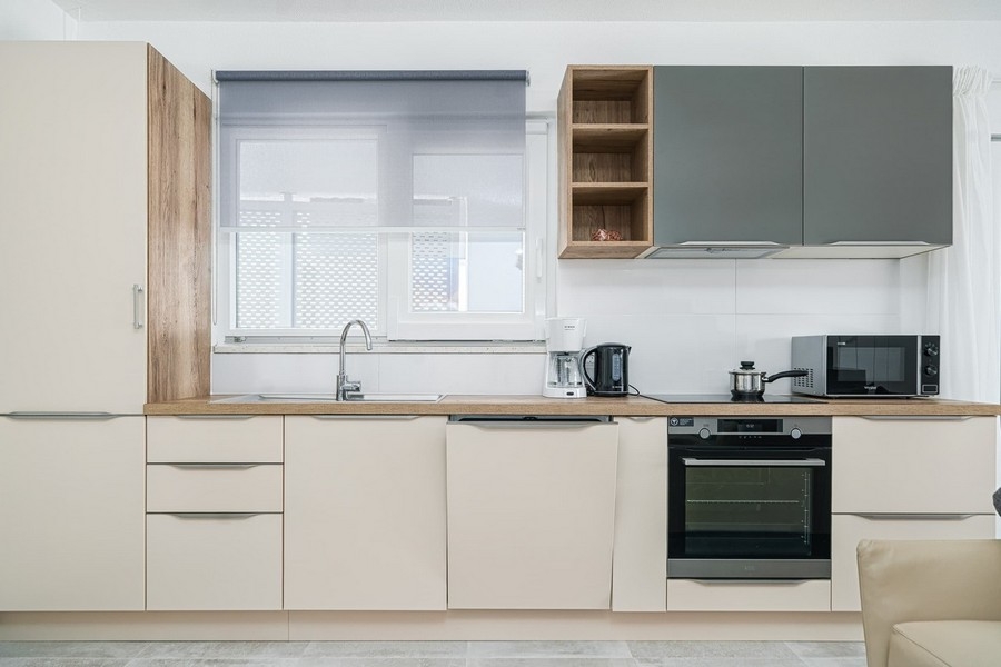 Cucina moderna su misura con elettrodomestici