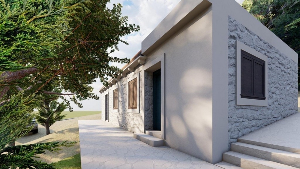 Casa con facciata in pietra naturale e ampia area esterna