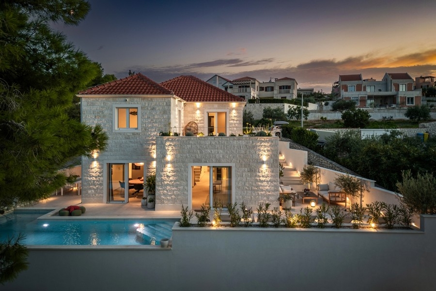 Villa mediterranea in pietra in vendita in Croazia a Brac - H3926.
