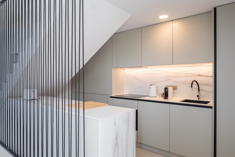 Cucina moderna con elettrodomestici da incasso
