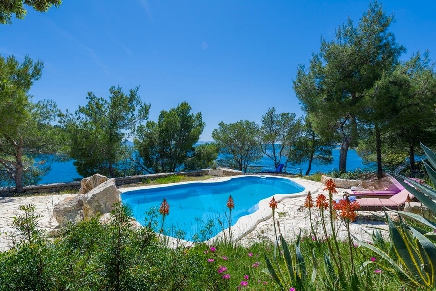 Piscina dell'immobile H3929.
