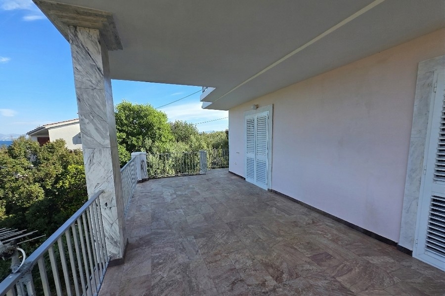 Terrazza della casa H3930 sull'isola di Solta in Dalmazia.