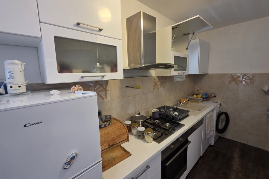 Cucina con elettrodomestici da incasso
