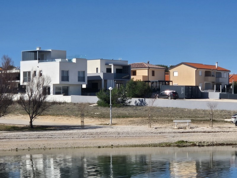 Villa sul mare sull'isola di Vir in Croazia.