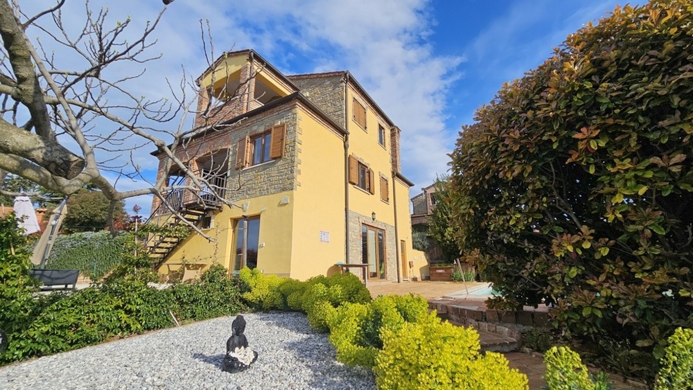 Casa in pietra naturale con giardino curato in Istria