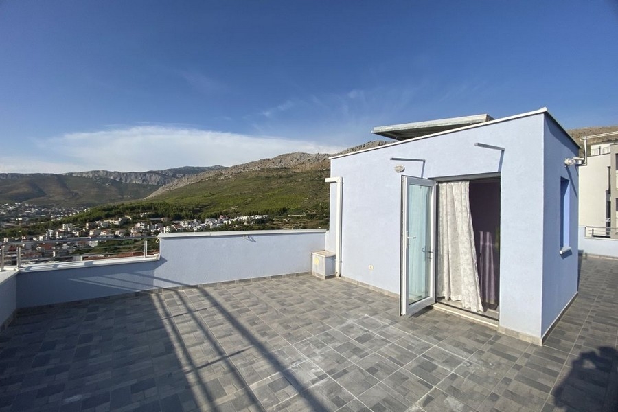 Grande terrazza sul tetto con vista panoramica