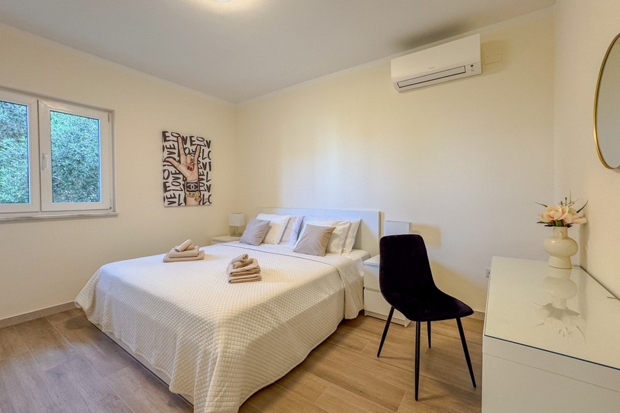 Camera da letto con vista sul verde