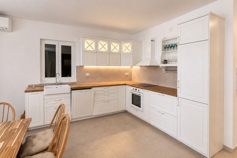 Cucina moderna in arredamento chiaro