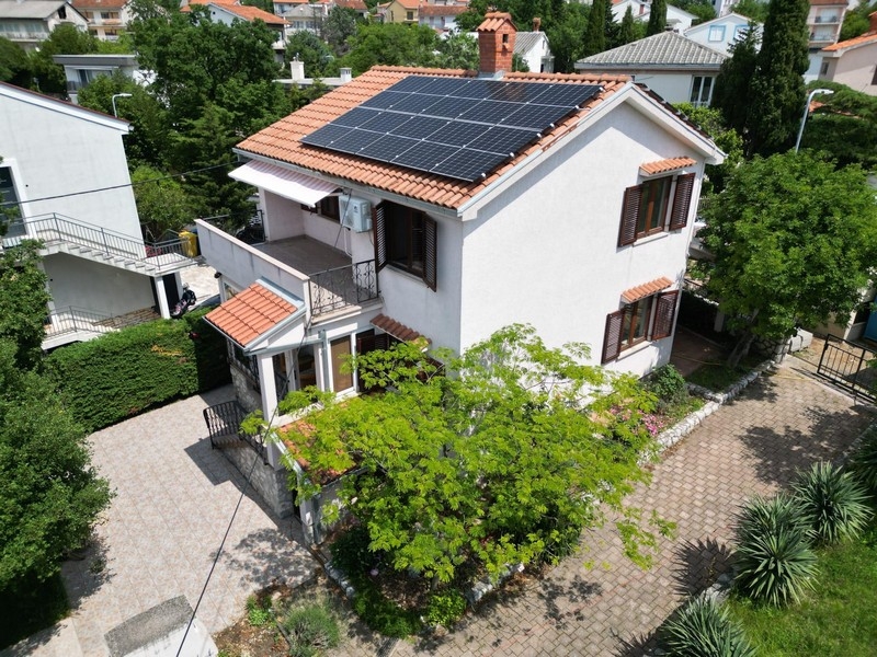 Casa con impianto solare e giardino in Croazia