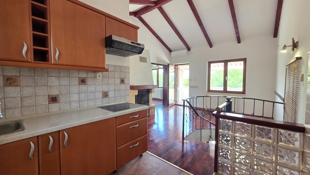 Cucina con zona giorno aperta