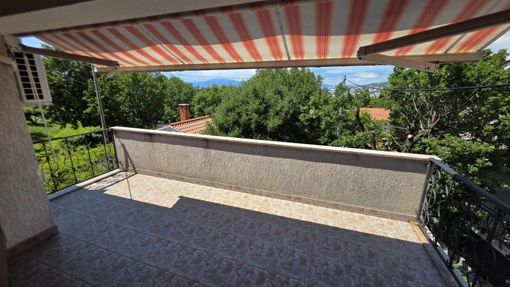 Terrazza con vista sul verde vicino al mare