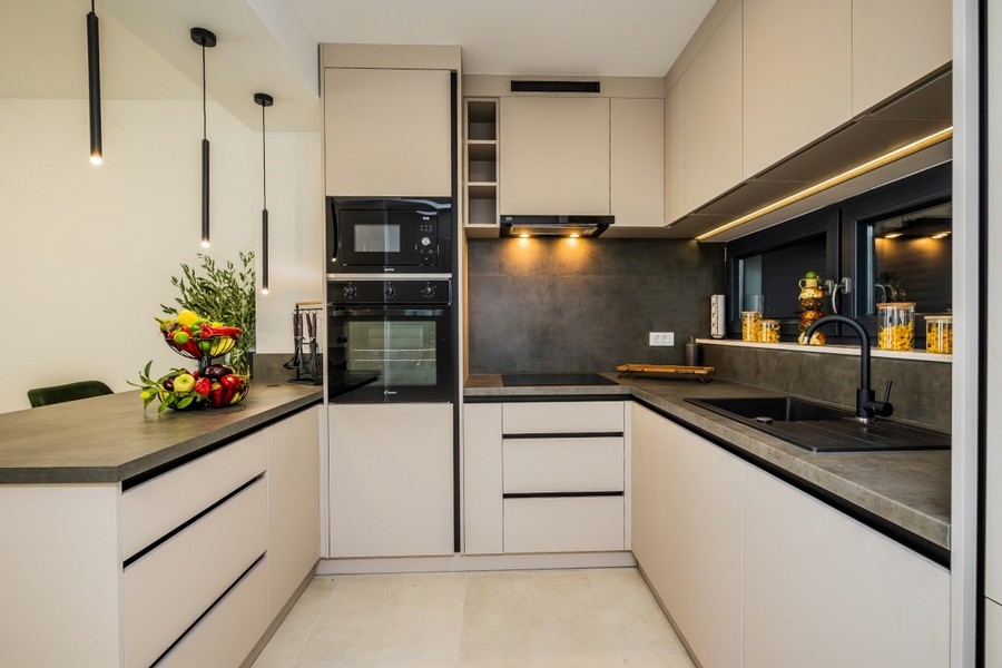 Moderna cucina su misura nella villa