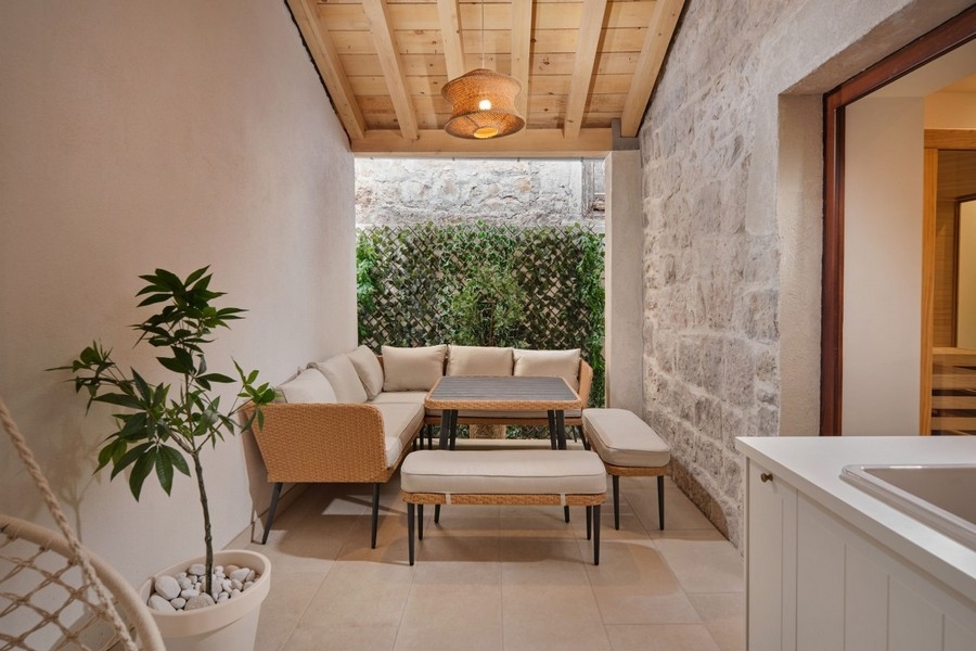 Terrazza coperta con zona salotto