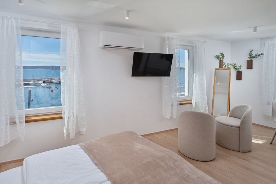 Camera da letto con vista panoramica sul mare