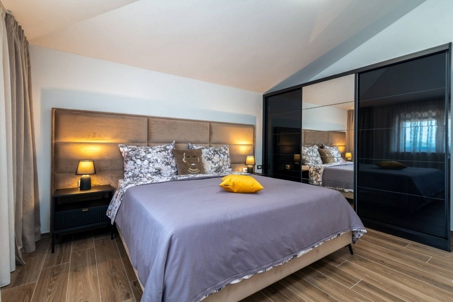 Camera da letto con grande armadio