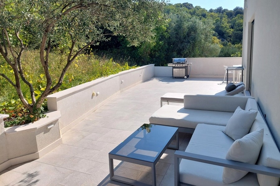 Terrazza solarium con lounge e grill