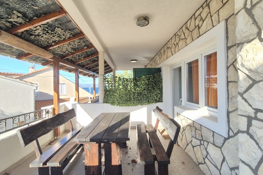 Terrazza coperta con vista mare in Croazia