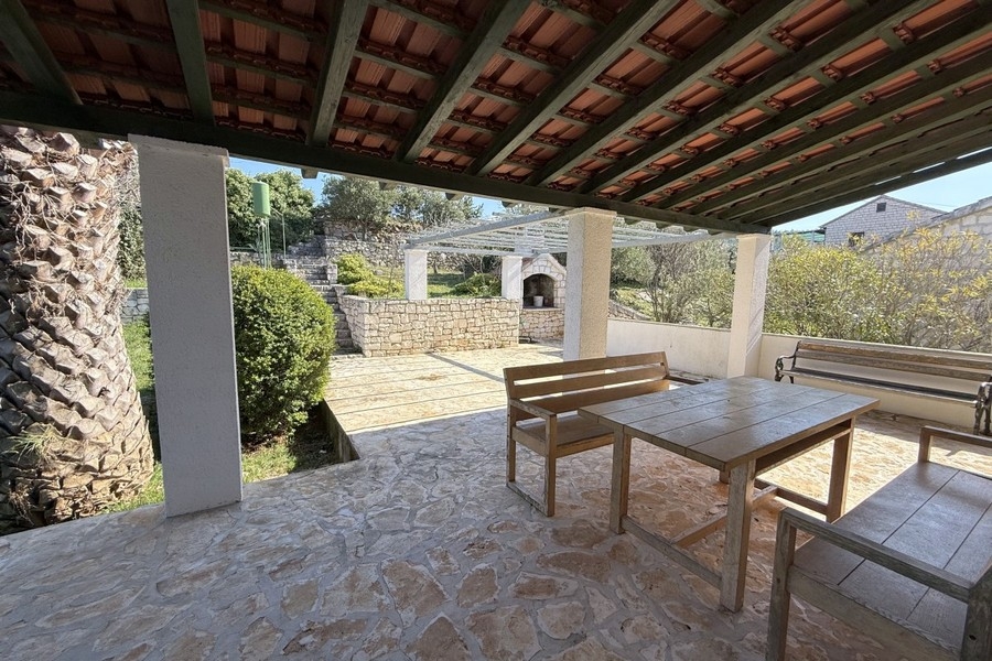 Terrazza coperta con zona salotto