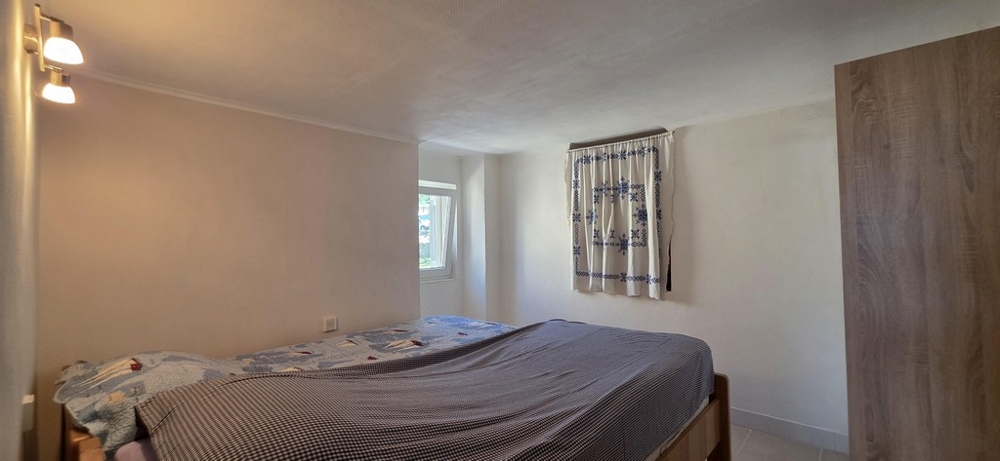 Camera da letto con finestra