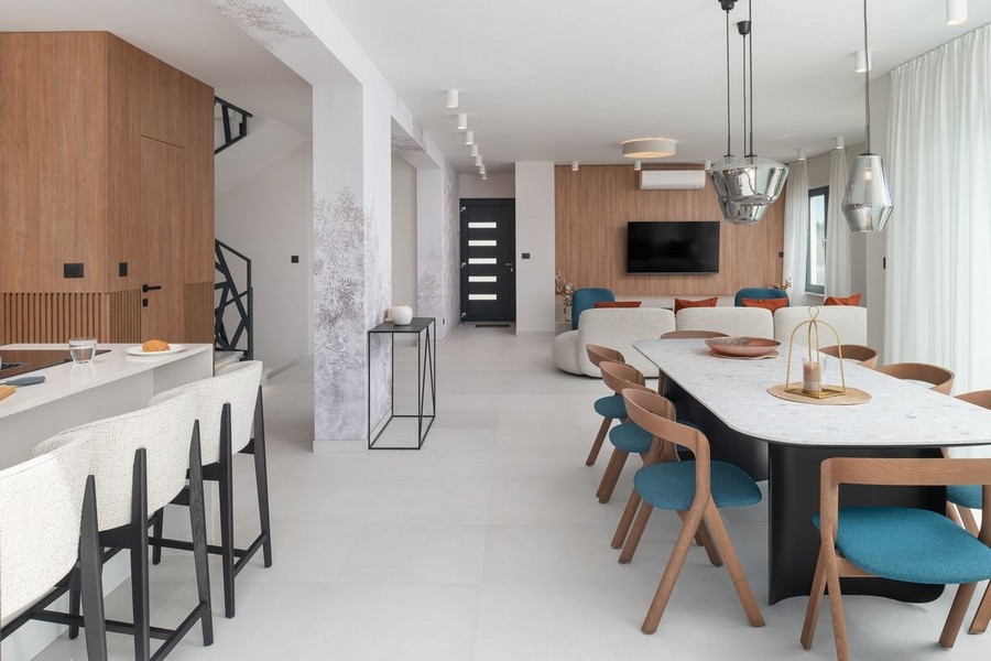 Cucina a vista con bar e zona pranzo
