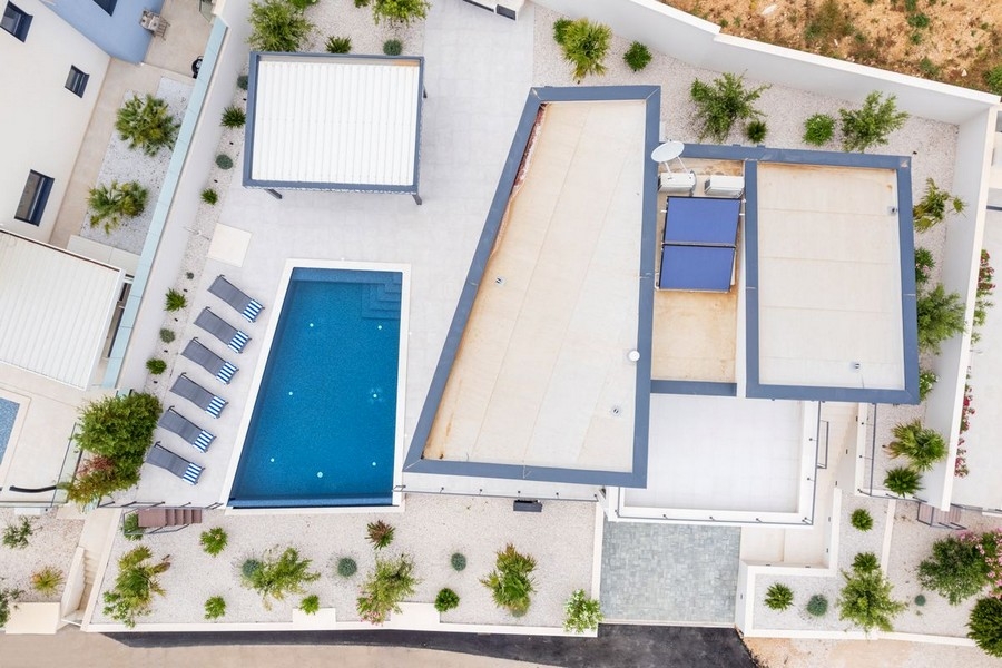 Veduta aerea della villa con piscina in Croazia