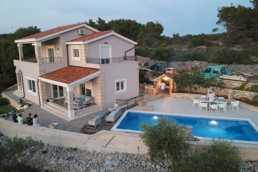 Villa con piscina e terrazza a Solta