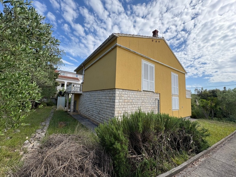 Casa con giardino e vista sul mare a Muline