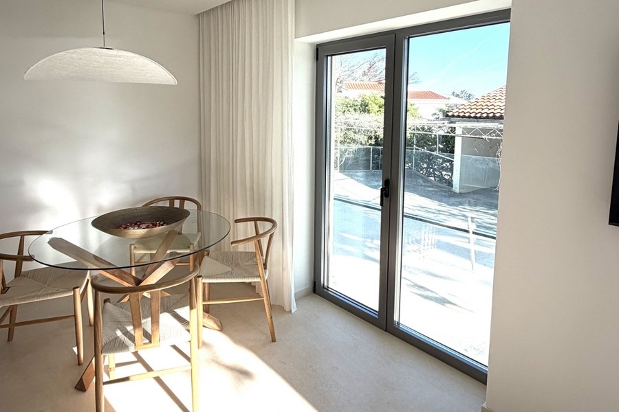 Zona salotto con accesso alla terrazza