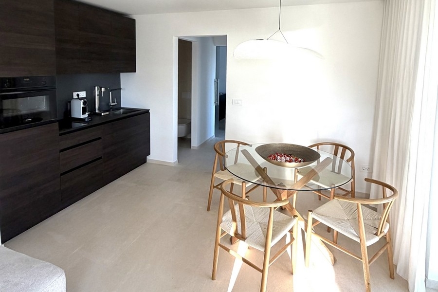 Cucina abitabile con tavolo in Croazia