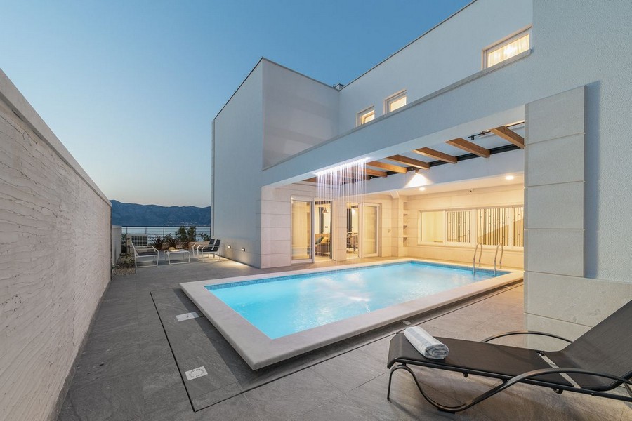 Villa di lusso in prima fila al mare sull'isola di Brac