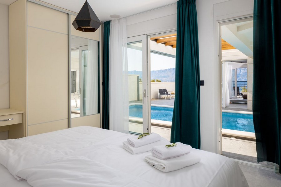 Soggiorno della villa con accesso alla terrazza