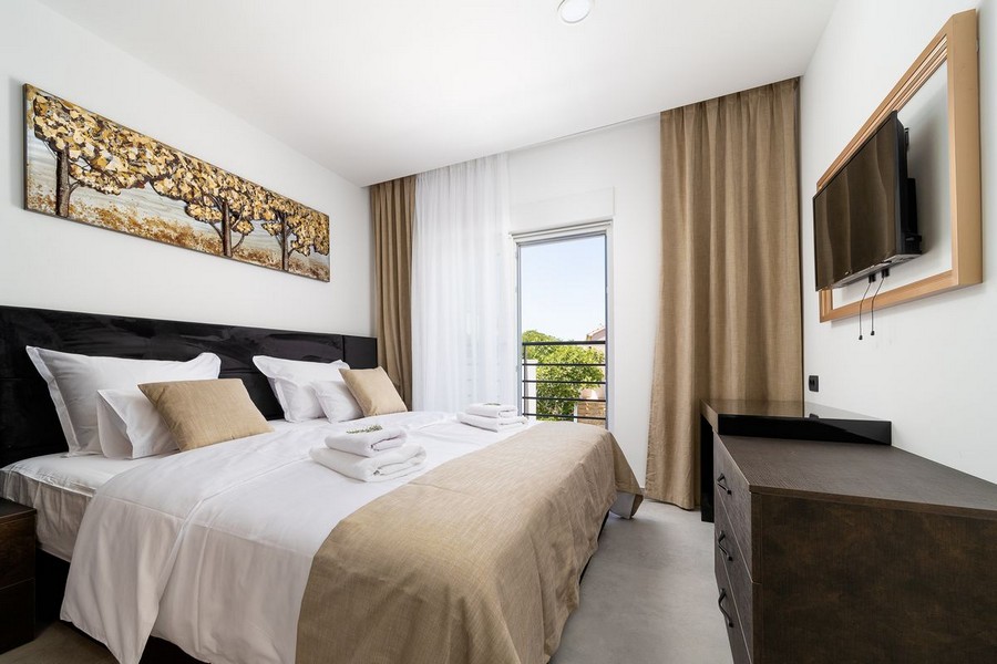 Camera da letto della villa con vista mare