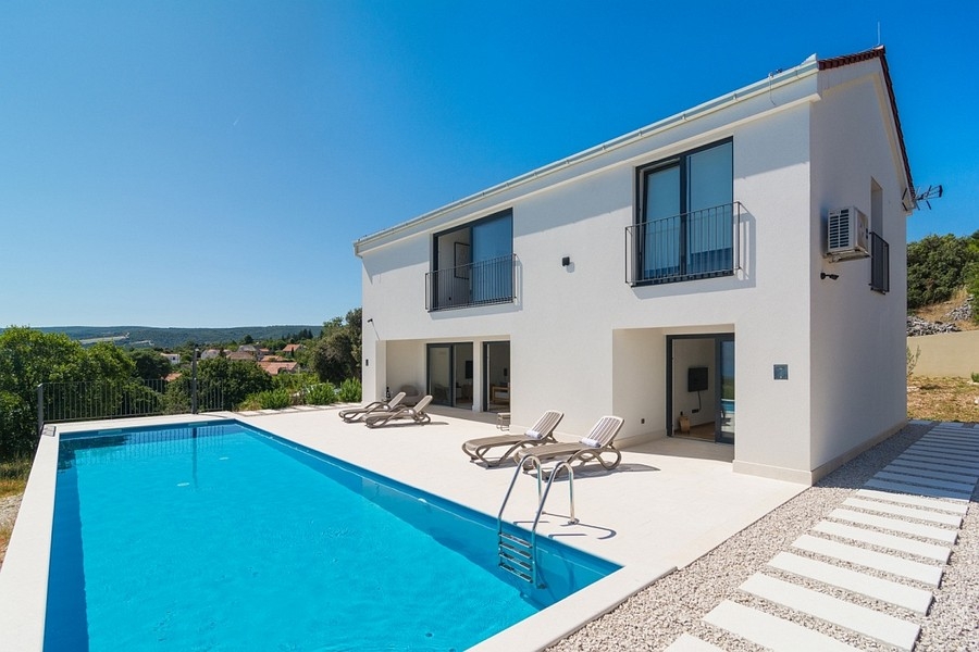 Casa moderna con piscina e vista mare in Croazia