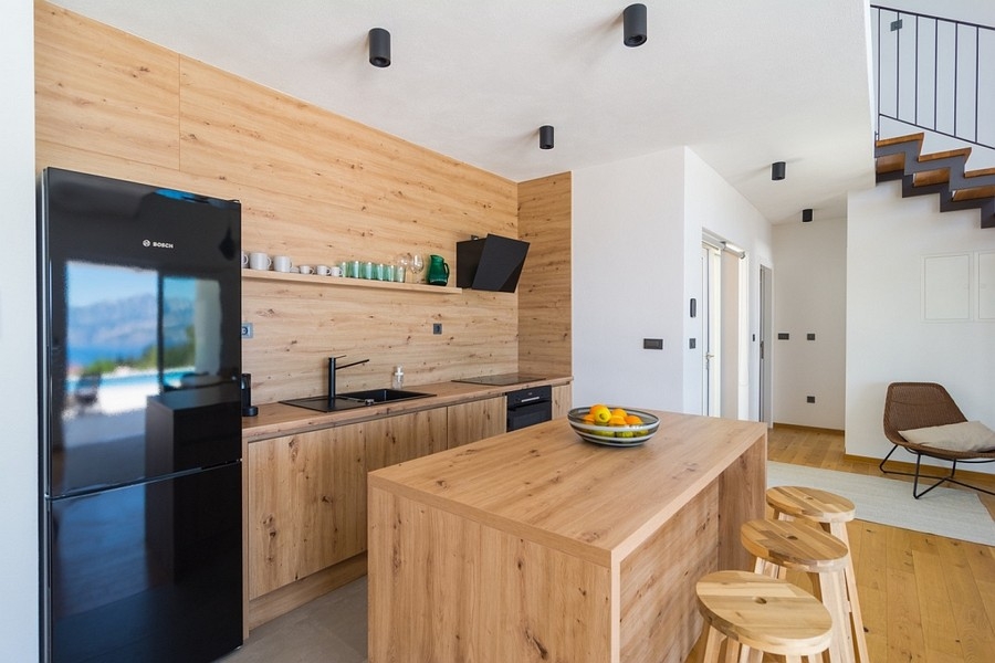 Cucina moderna con isola